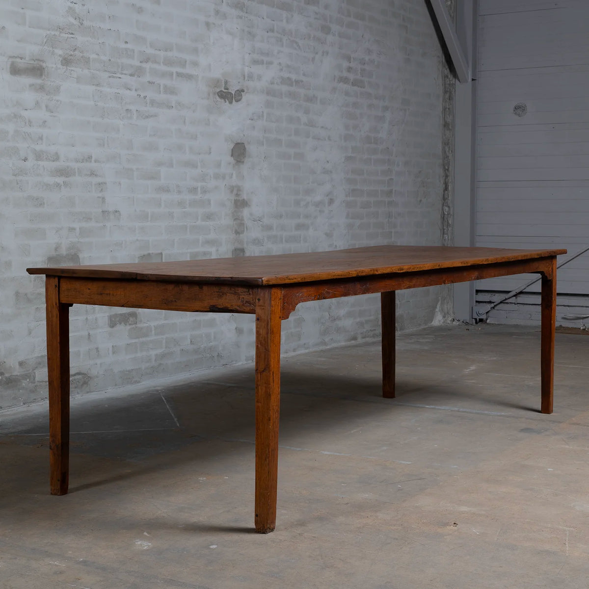 Antieke eettafel gerestaureerd in authentieke kleur