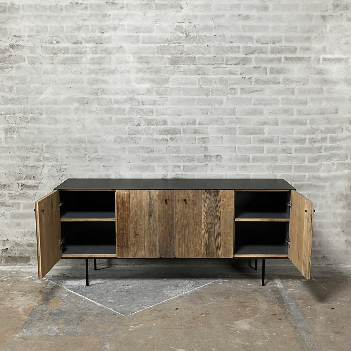 TV-Schrank – Moderner Sideboard – Altholz Eiche und Stahl – D013