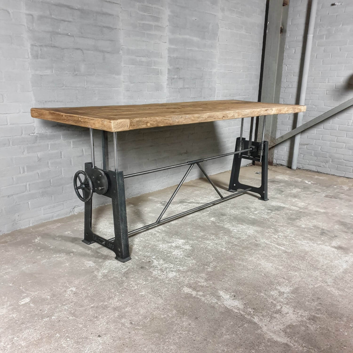Esstisch Industrial style Eiche – höhenverstellbare Tischbeine – DT21