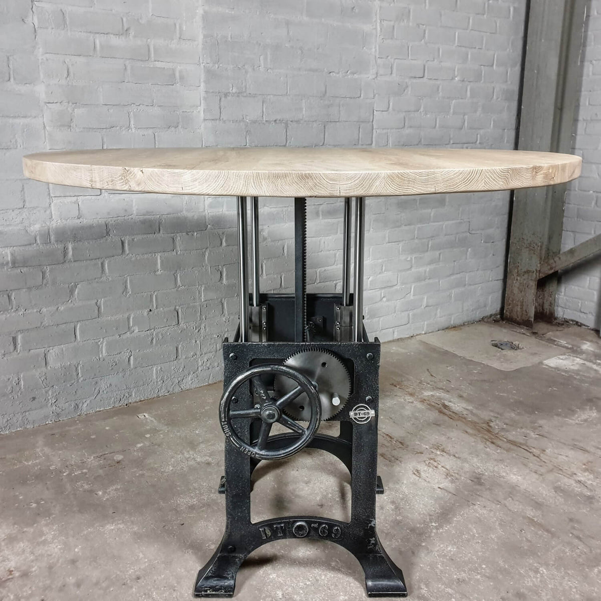 Runder Industriedesign Esstisch – Höhenverstellbar – DT34