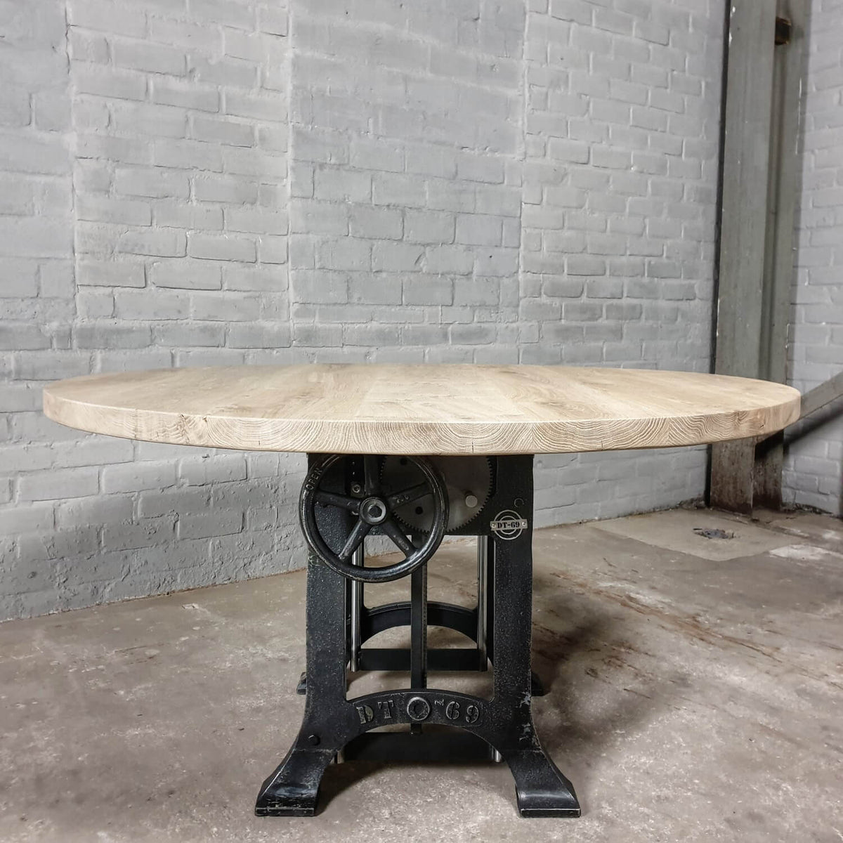 Runder Industriedesign Esstisch – Höhenverstellbar – DT34