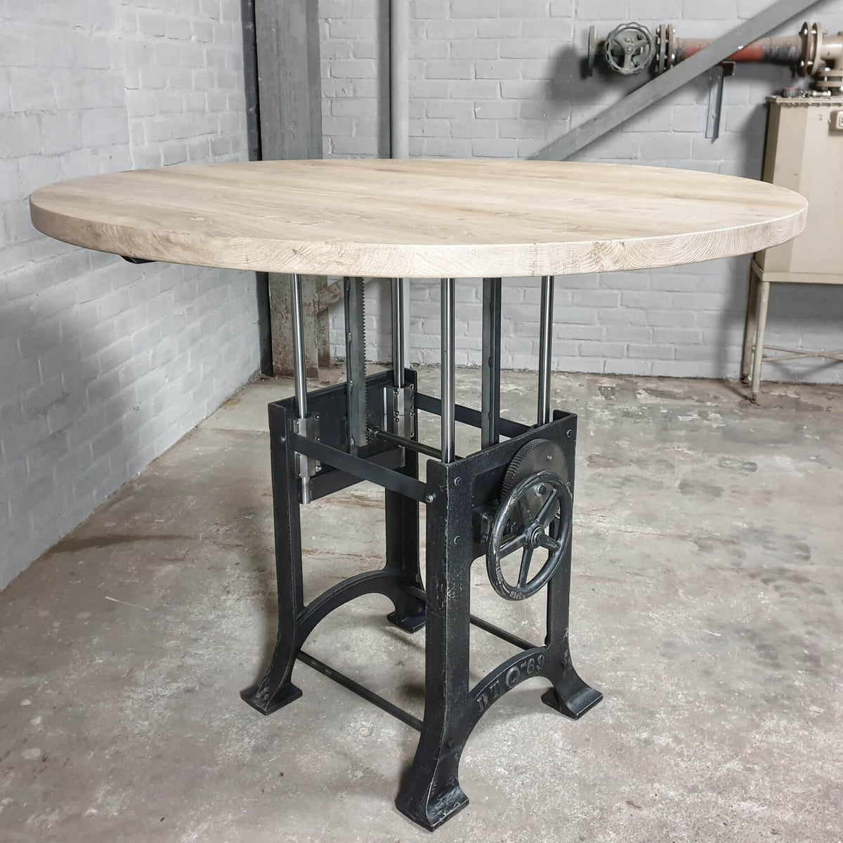 Runder Industriedesign Esstisch – Höhenverstellbar – DT34