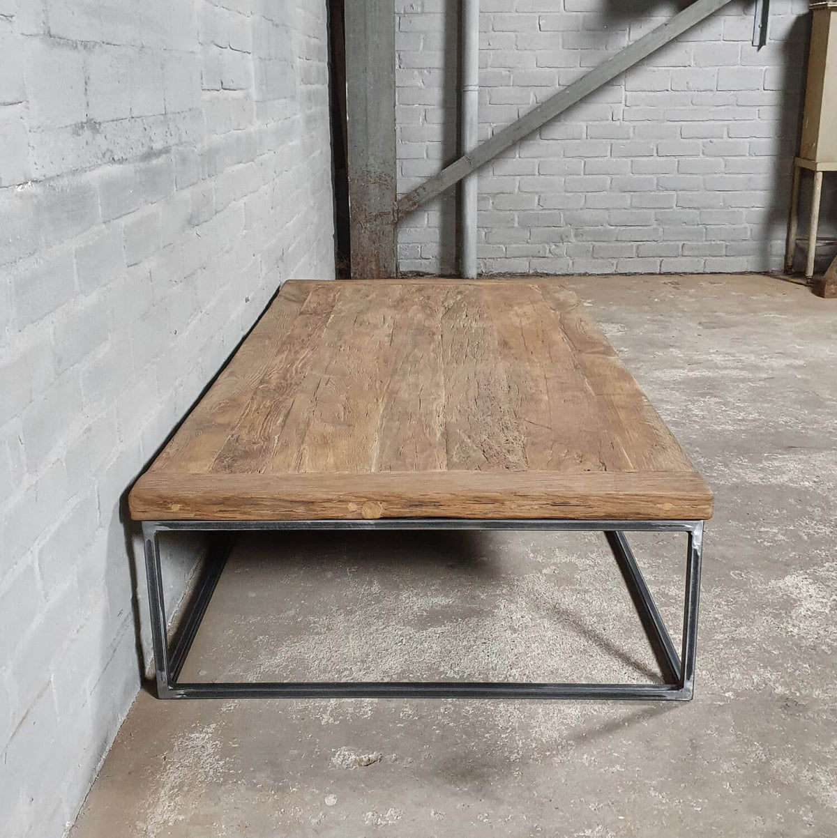 Industriedesign Eiche Couchtisch mit Metall Tischgestell – DT39