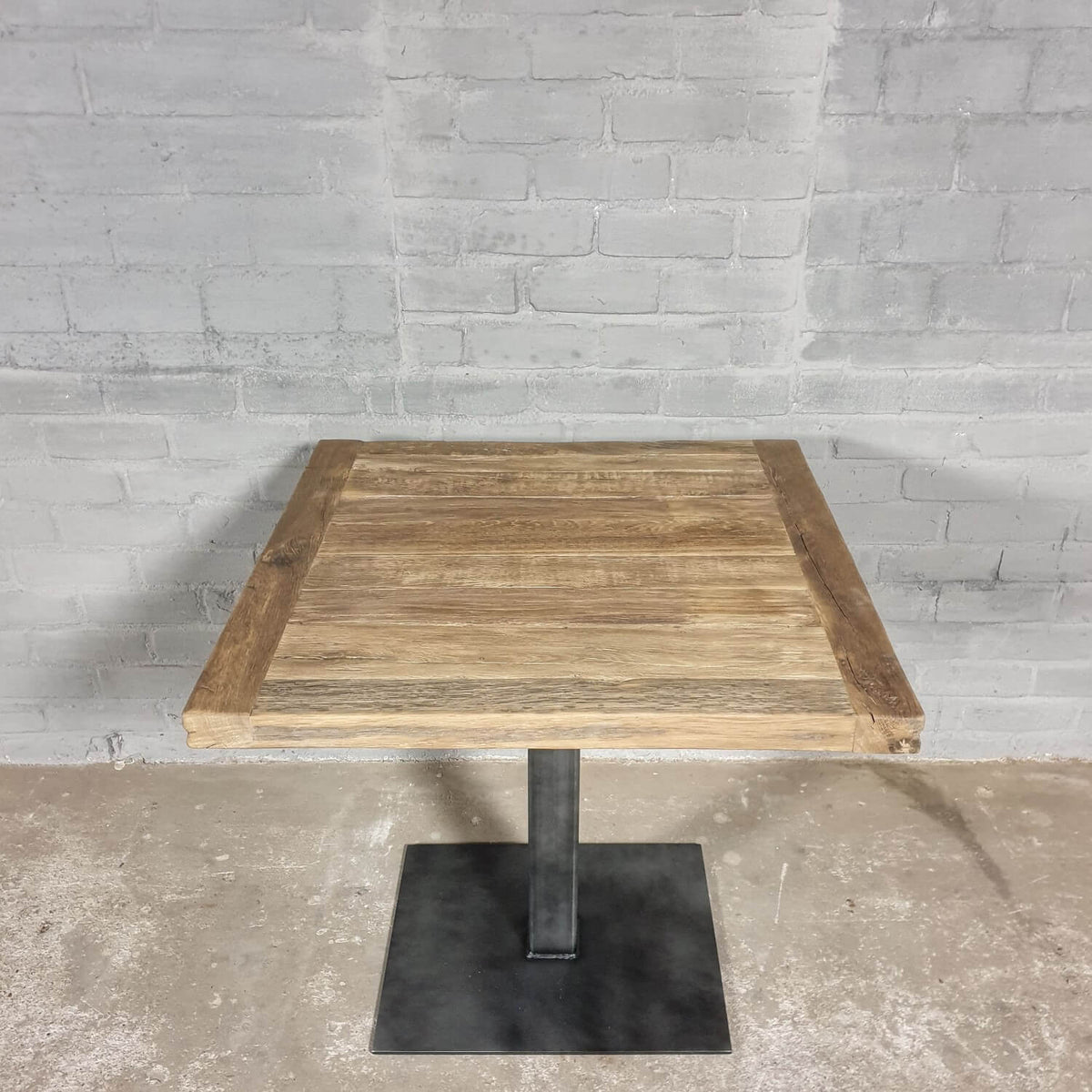 Industrie Design Bistrotisch mit Altholz Eiche Tischplatte – DT41