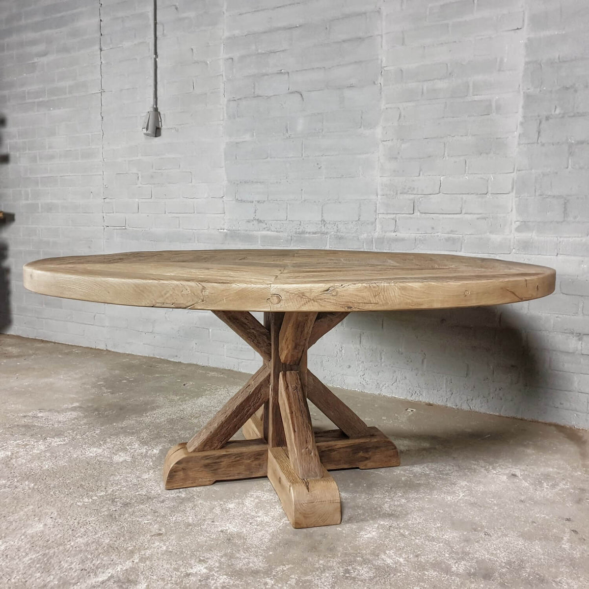 Runder Klostertisch aus Altholz Eiche – Typ Basel – H031