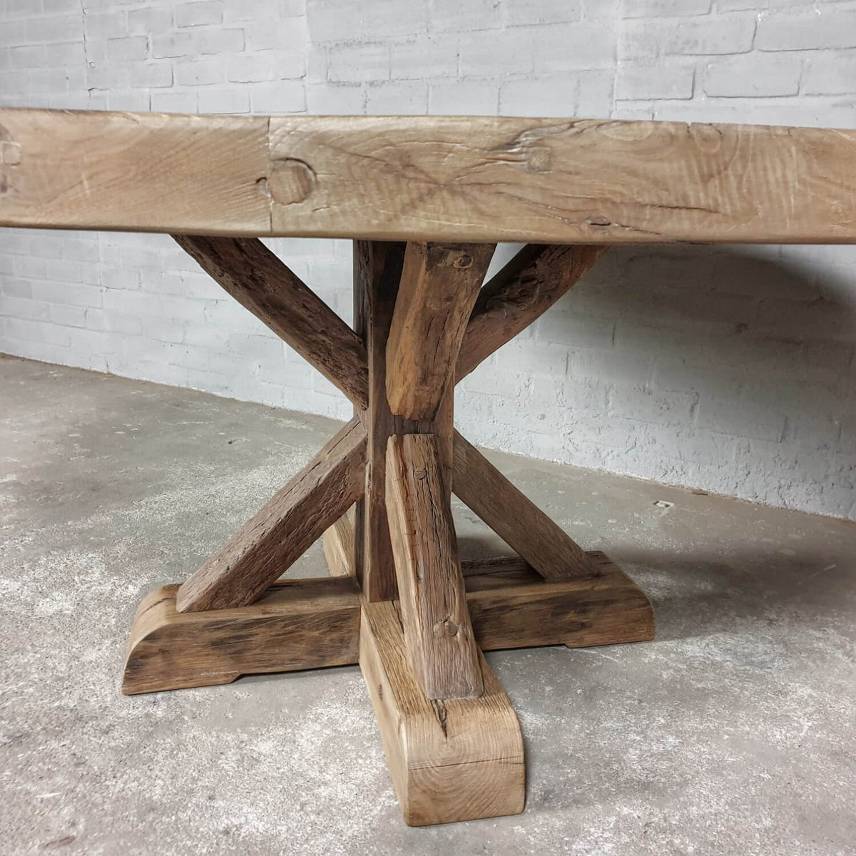 Runder Klostertisch aus Altholz Eiche – Typ Basel – H031