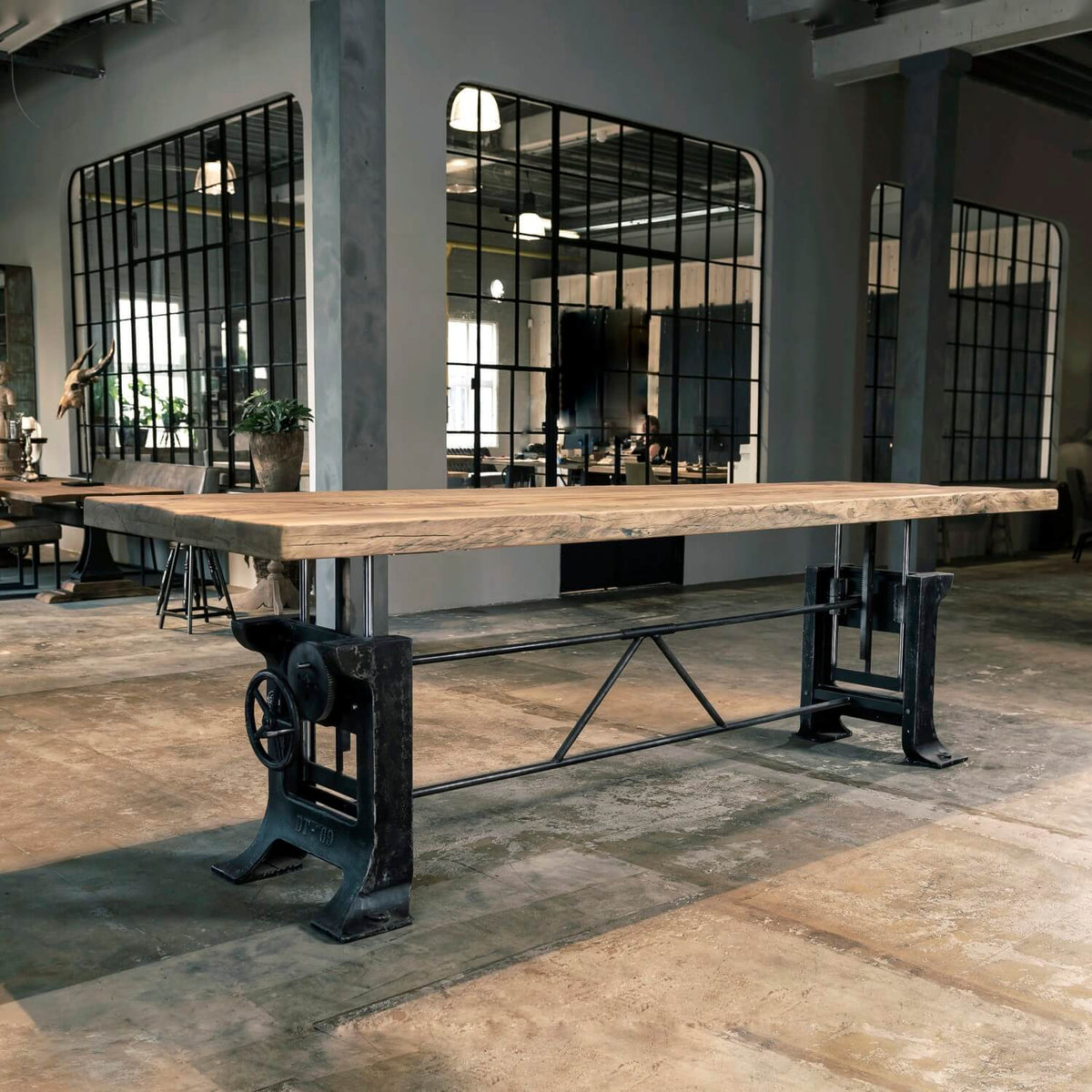 Hoogte verstelbare Industriële tafel, gietijzeren onderstel - Limited Edition NR-025