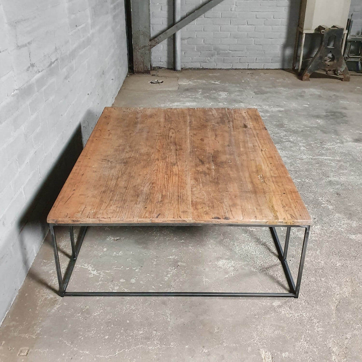 Couchtisch Industrie design aus Hartholz und Stahl – IND770