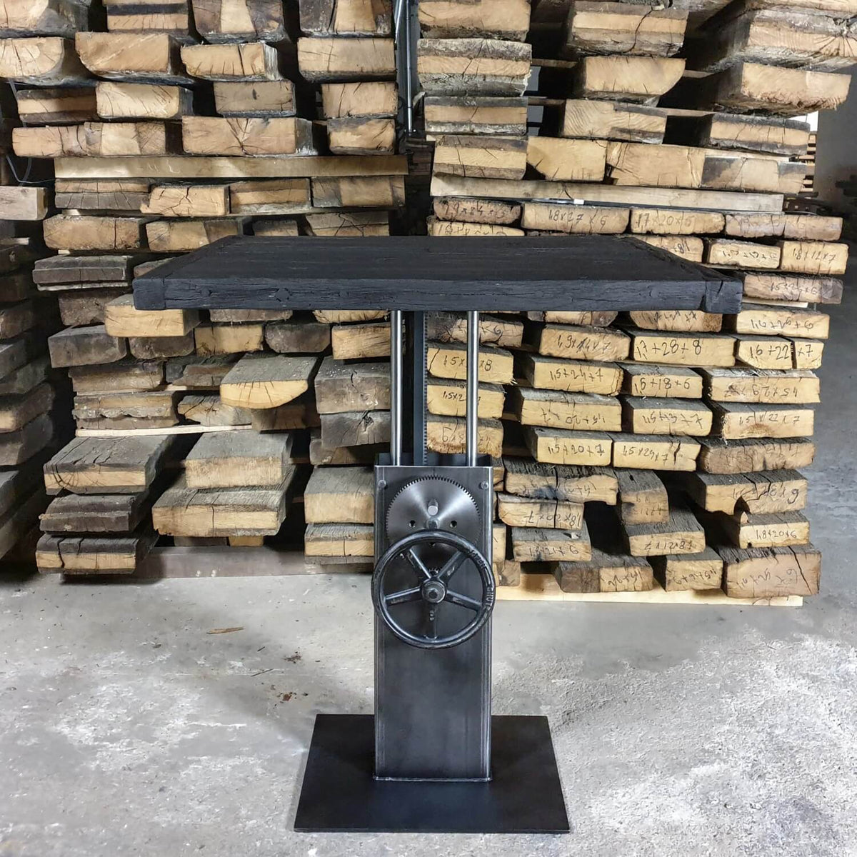 Bistrotisch höhenverstellbar – Verkohlte Eiche Tischplatte – DT40