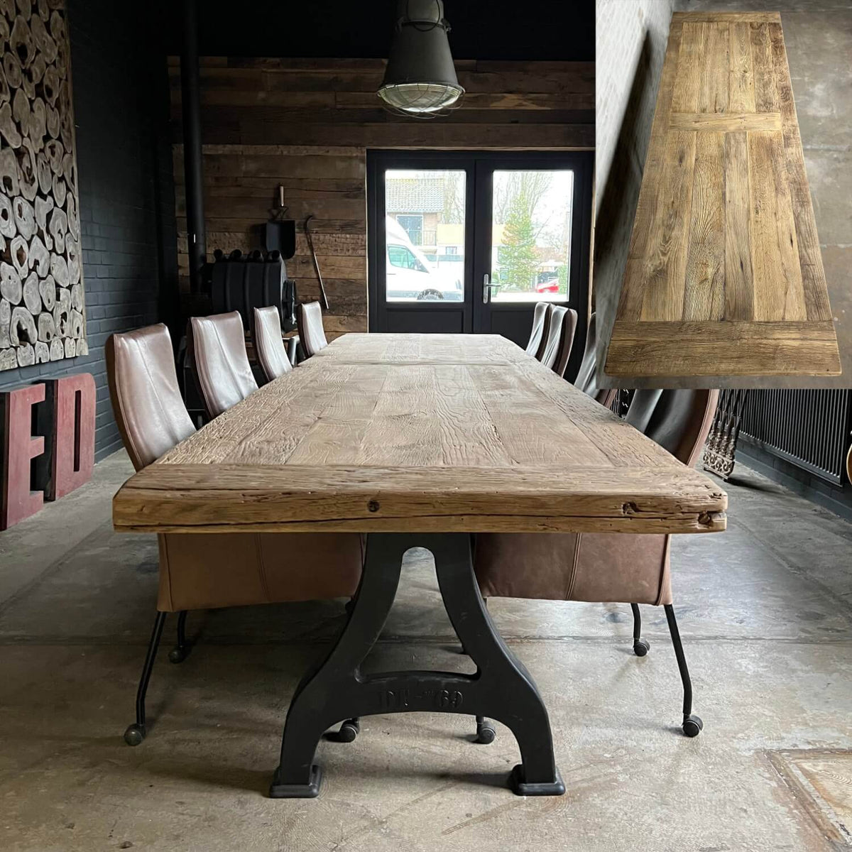 Houten eettafel met gietijzeren tafelpoten op voorraad