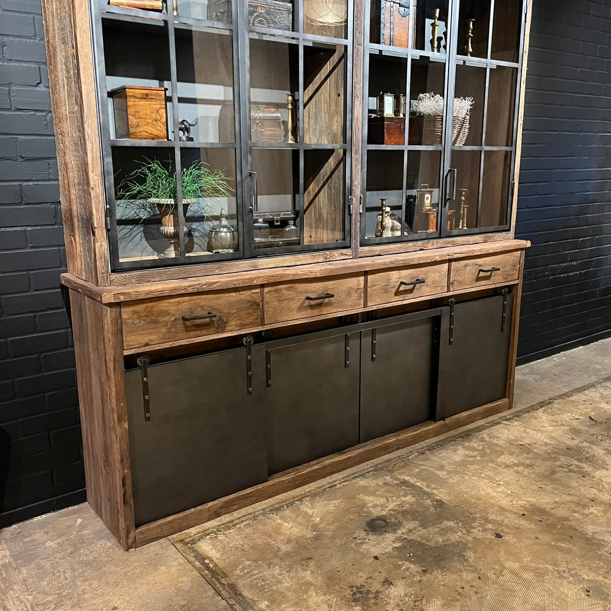 Industrielle Buffetschrank aus Alteiche und Stahltüren – K001