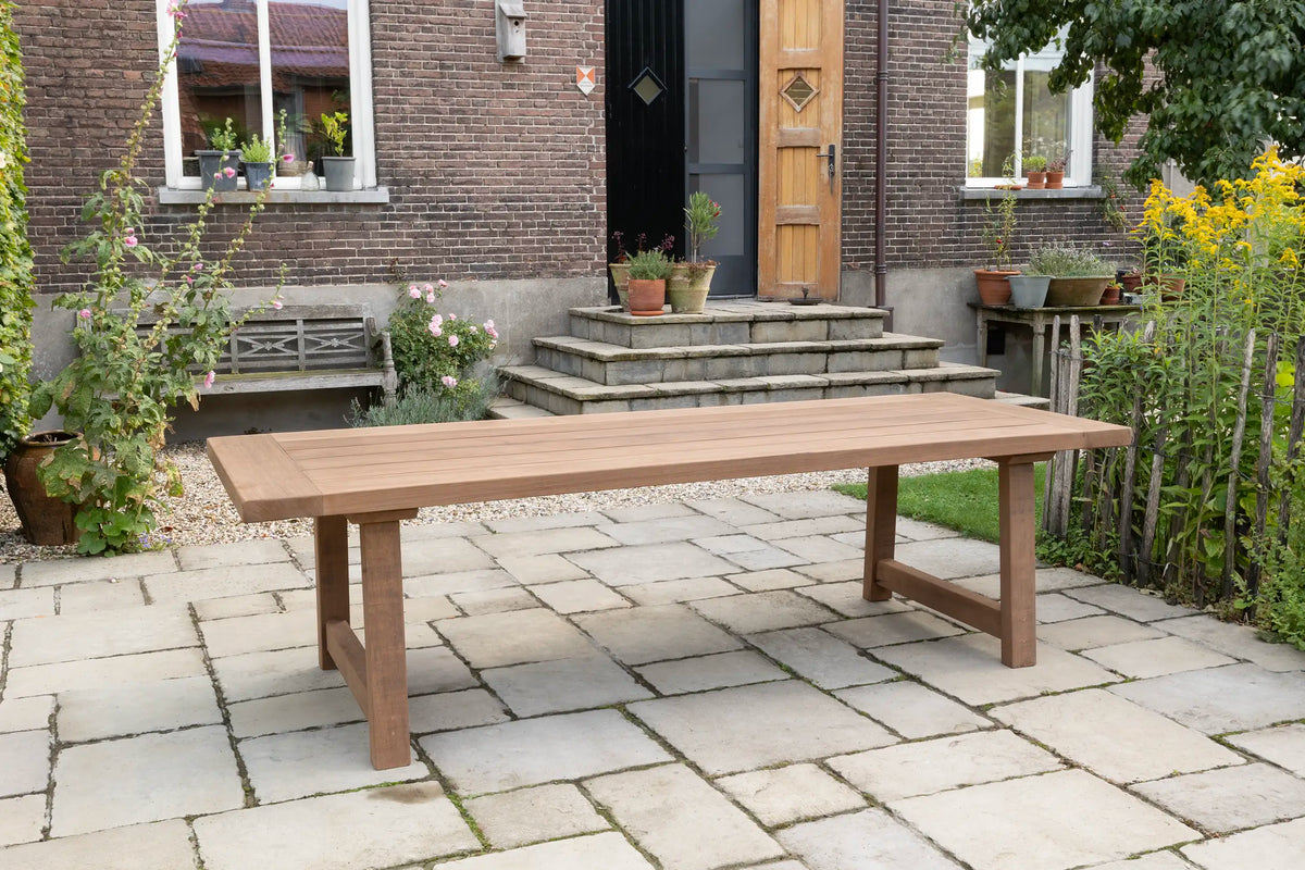Landelijke kloostertafel voor buiten T22 gemaakt van Fraké hout