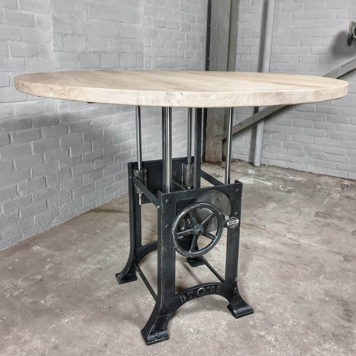 Runder Industriedesign Esstisch – Höhenverstellbar – DT34