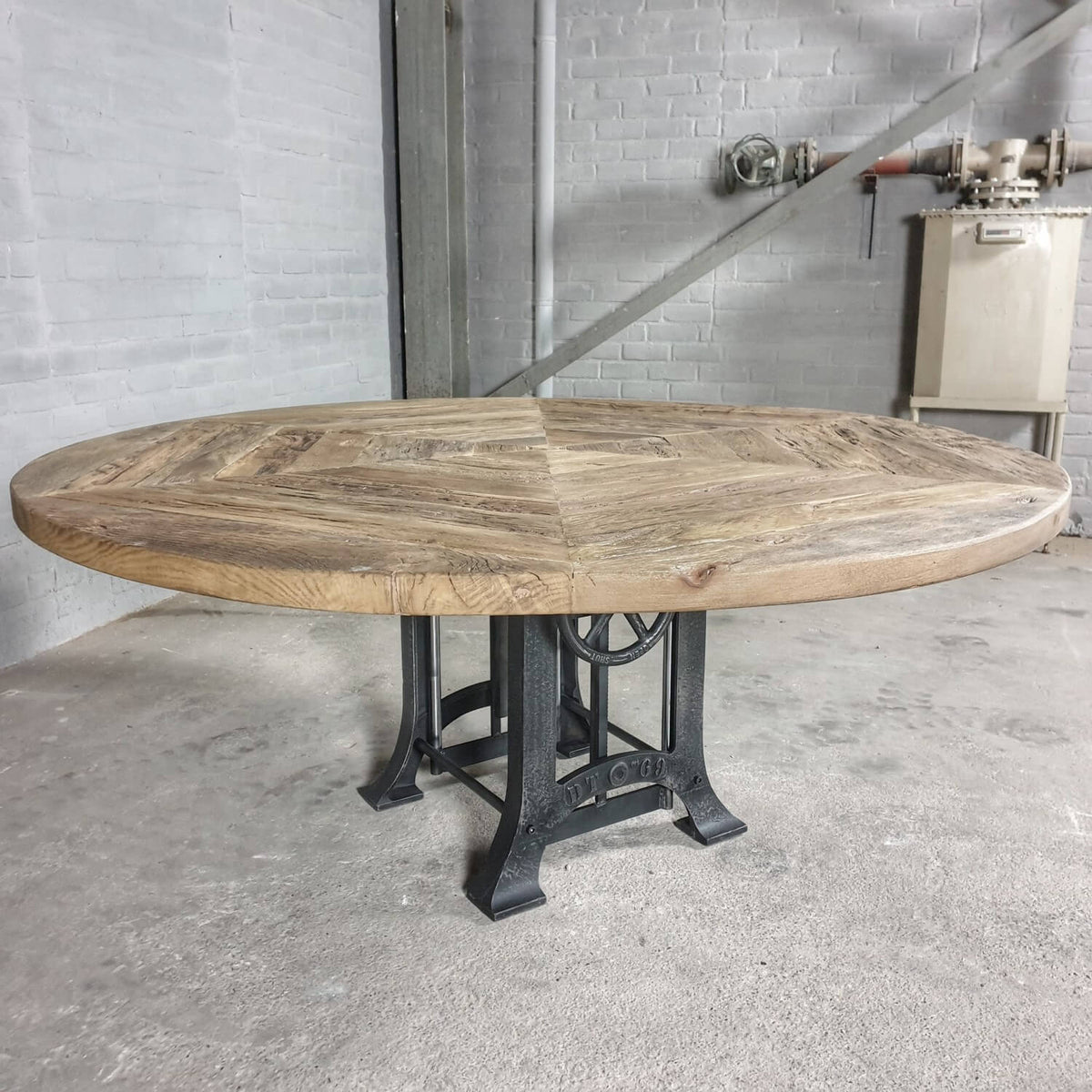 Runder Esstisch industrial aus Alter eiche – höhenverstellbar – IND673