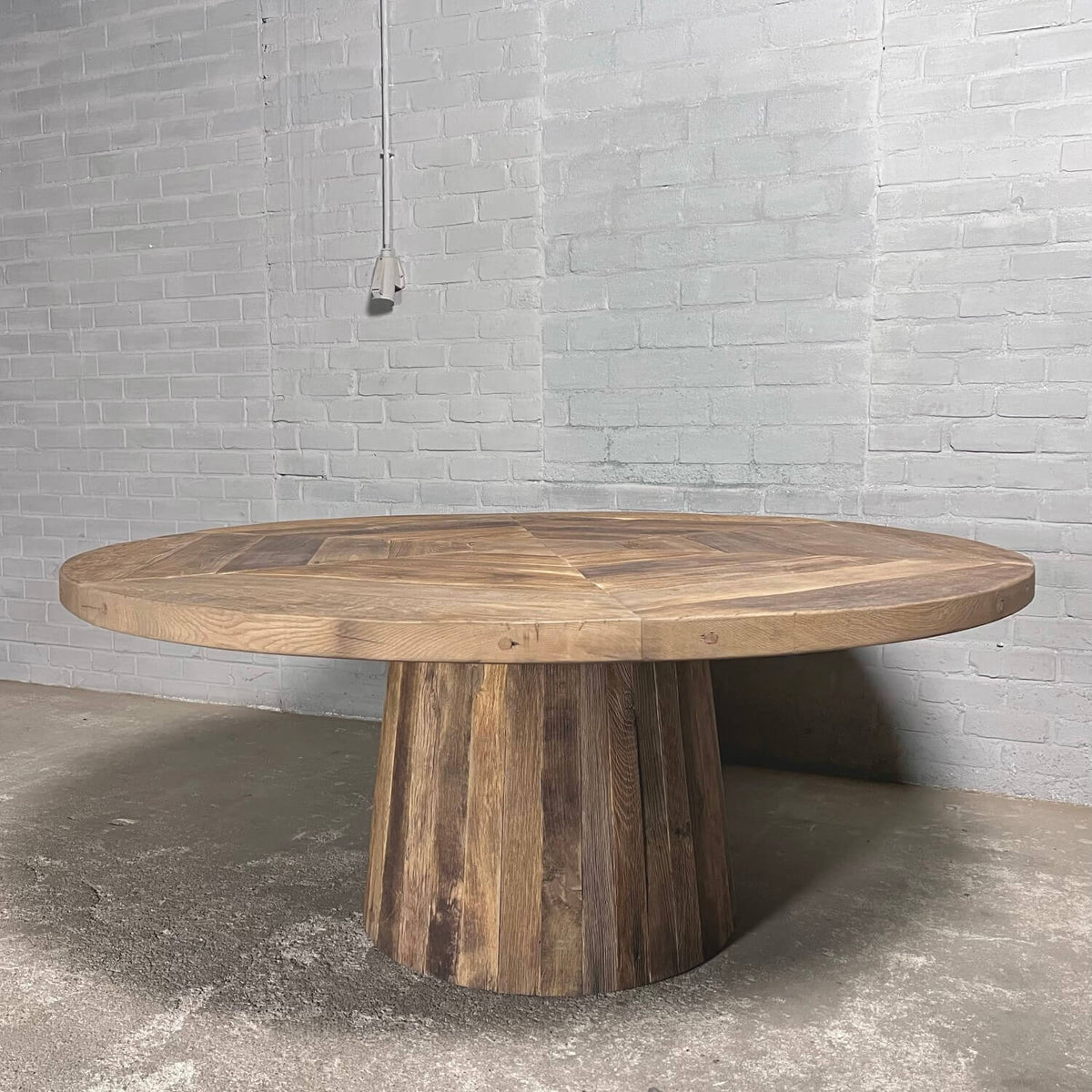 Ronde eettafel in landelijke stijl