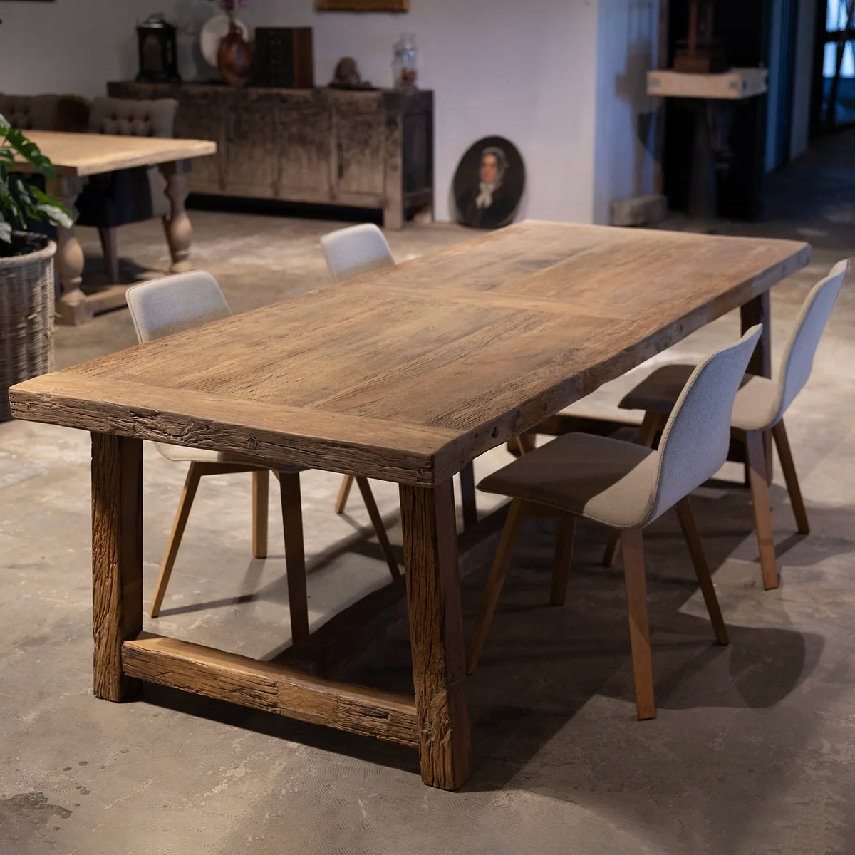 Eikenhouten kloostertafel Salzburg van 250x100cm op voorraad verkrijgbaar