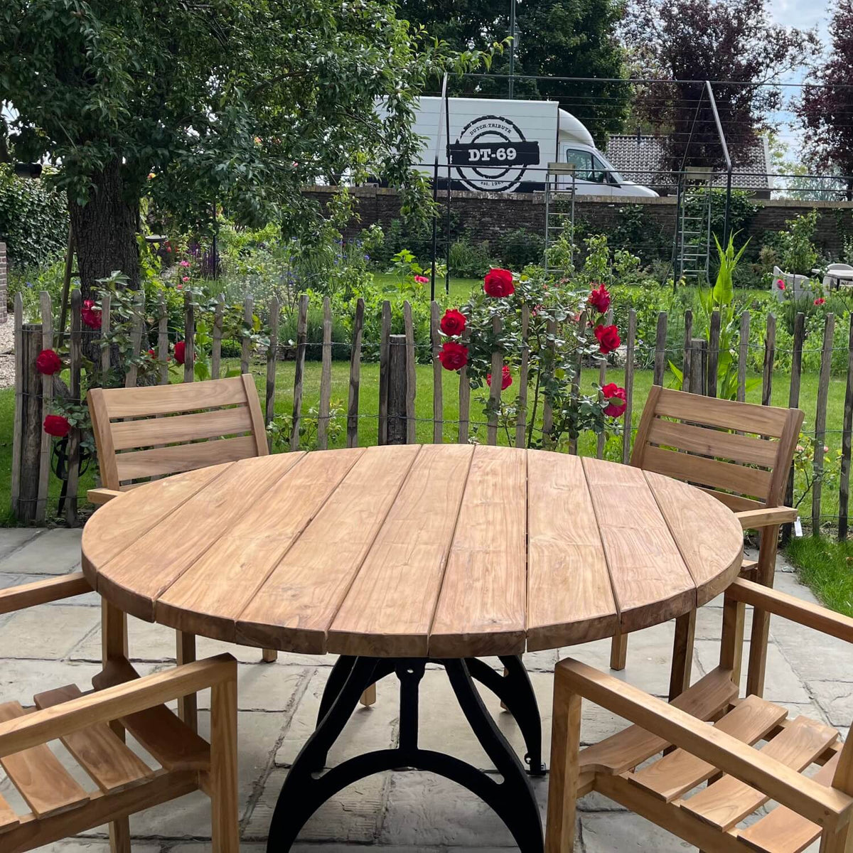 Industrie design runder Gartentisch aus Teakholz mit Eisen Tischbeinen – T17