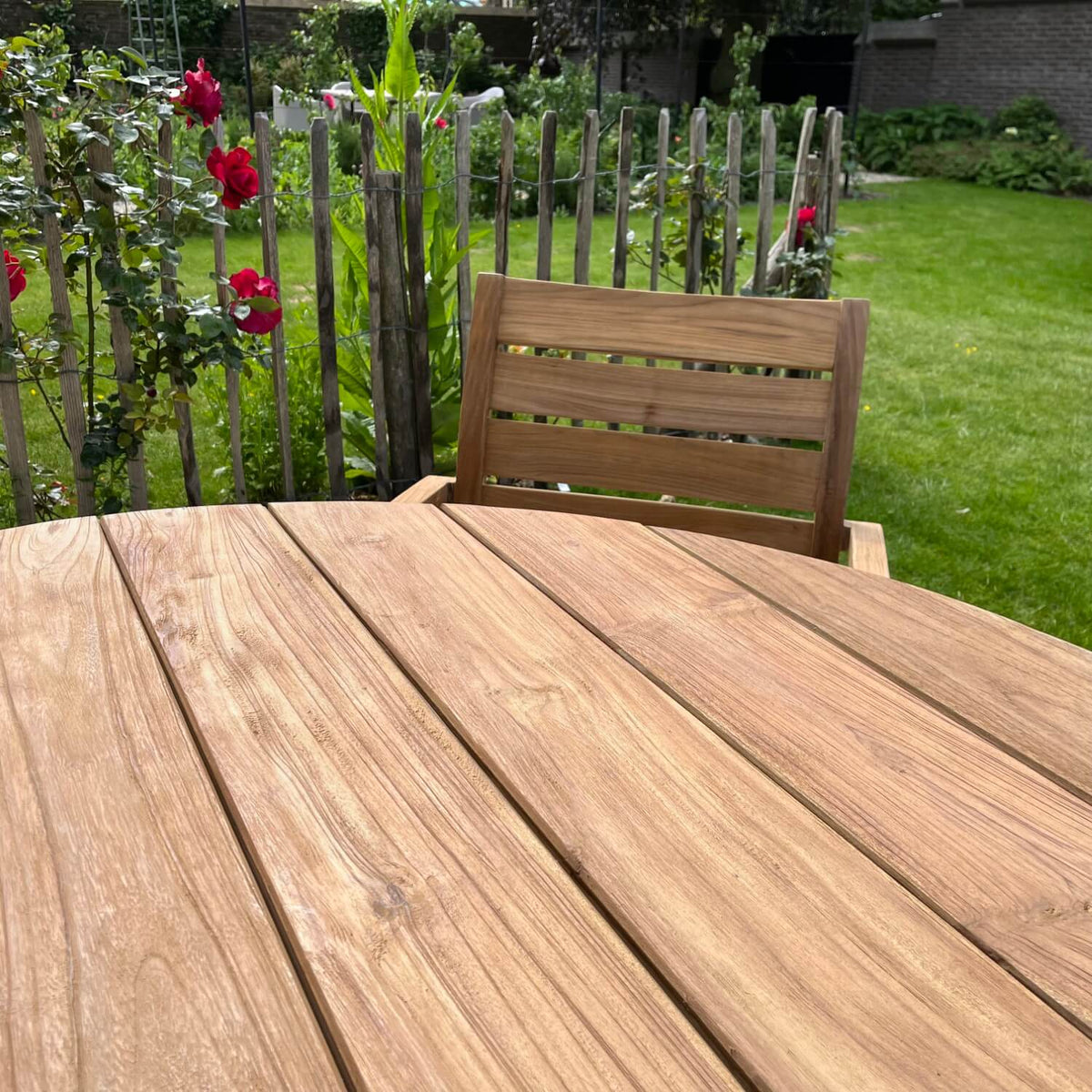 Industrie design runder Gartentisch aus Teakholz mit Eisen Tischbeinen – T17