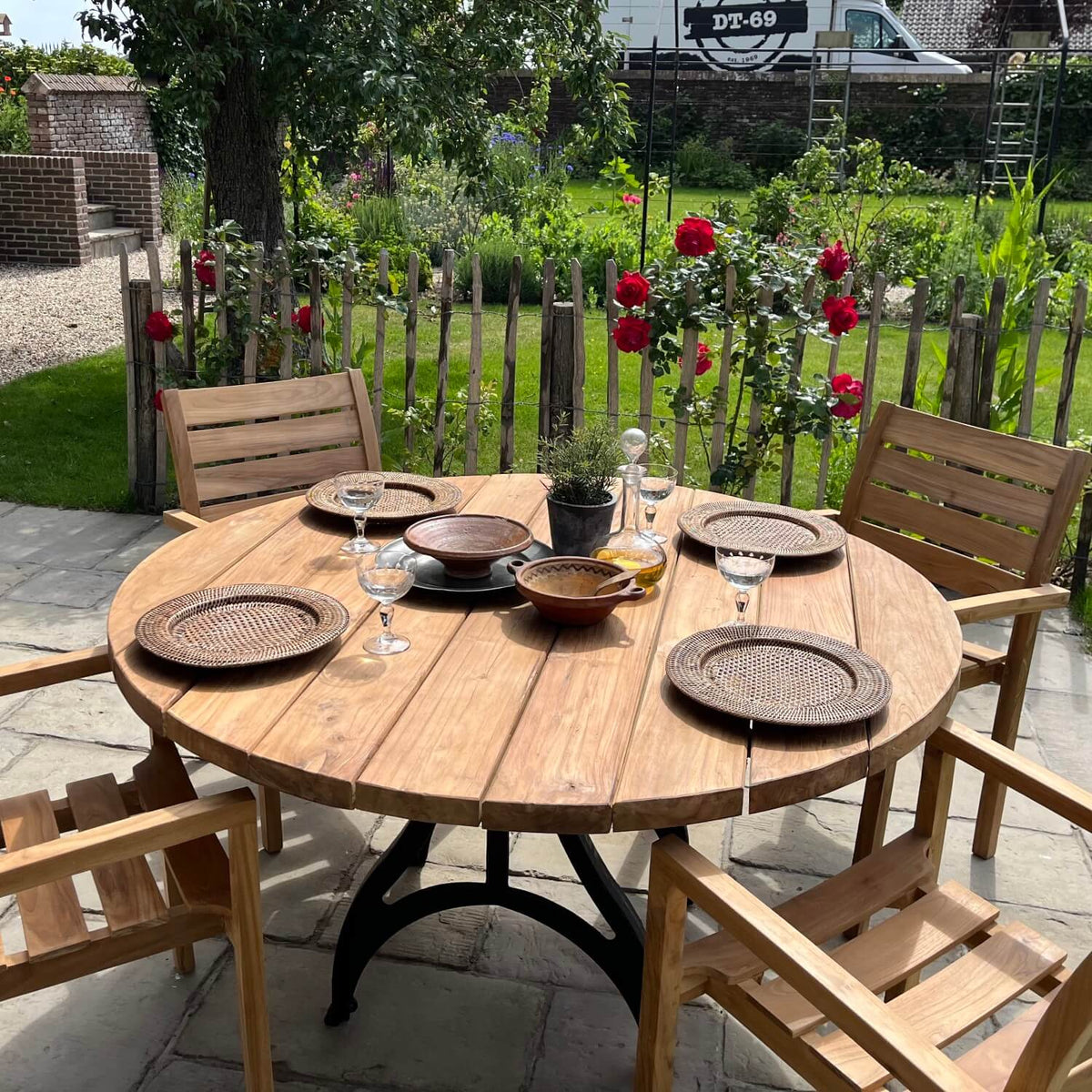 Industrie design runder Gartentisch aus Teakholz mit Eisen Tischbeinen – T17