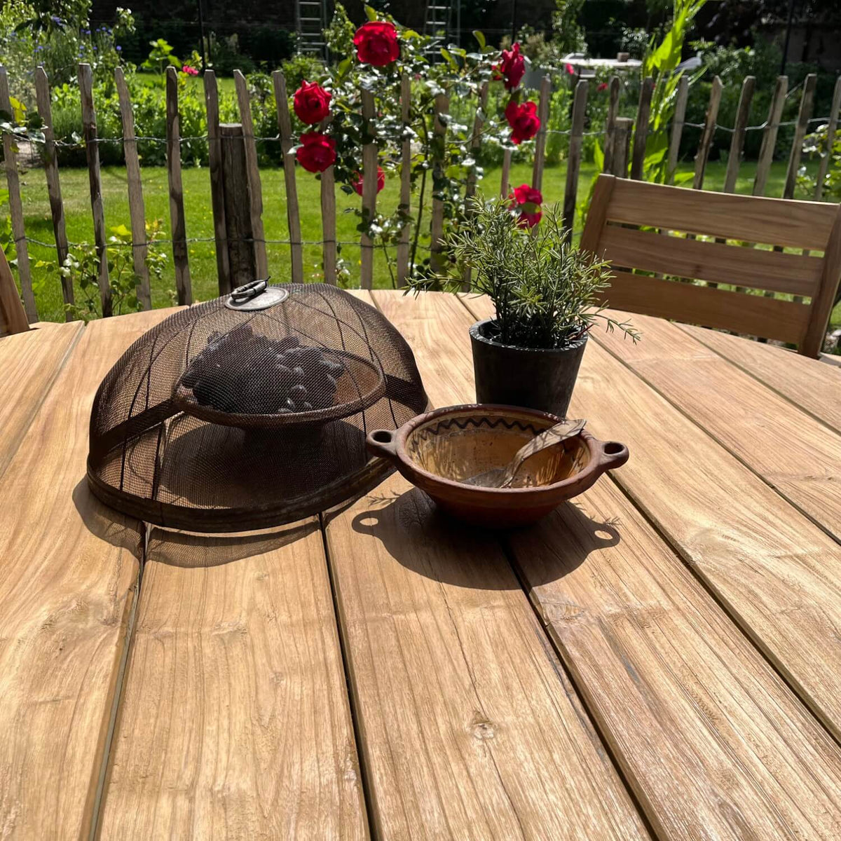 Industrie design runder Gartentisch aus Teakholz mit Eisen Tischbeinen – T18
