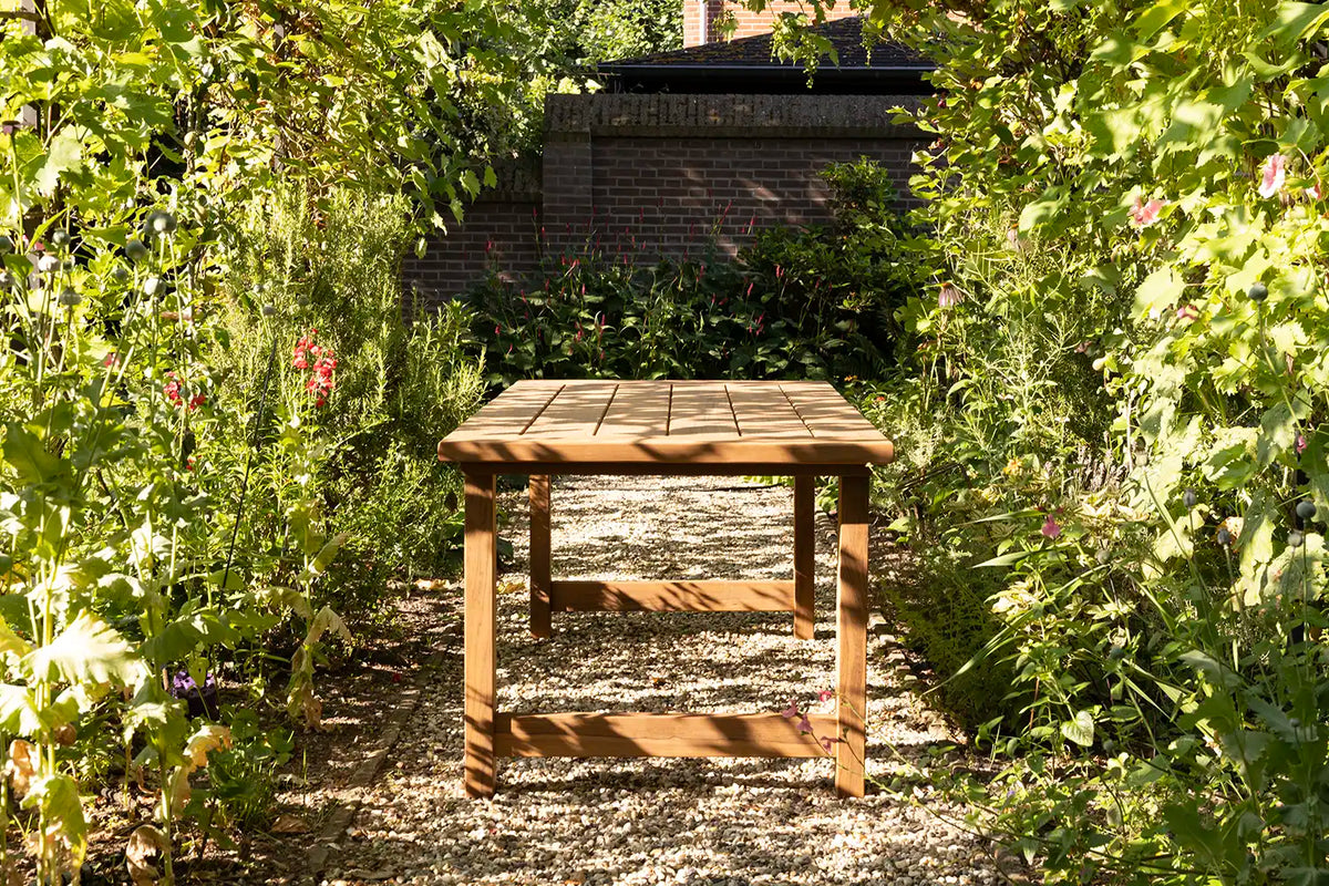 Gartentisch aus Holz – Tischplatte 4cm stark – Klostertisch – T23