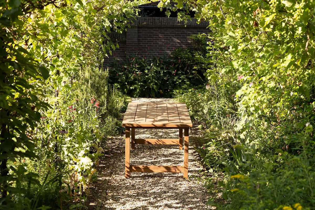 Gartentisch aus Holz – Tischplatte 4cm stark – Klostertisch – T23
