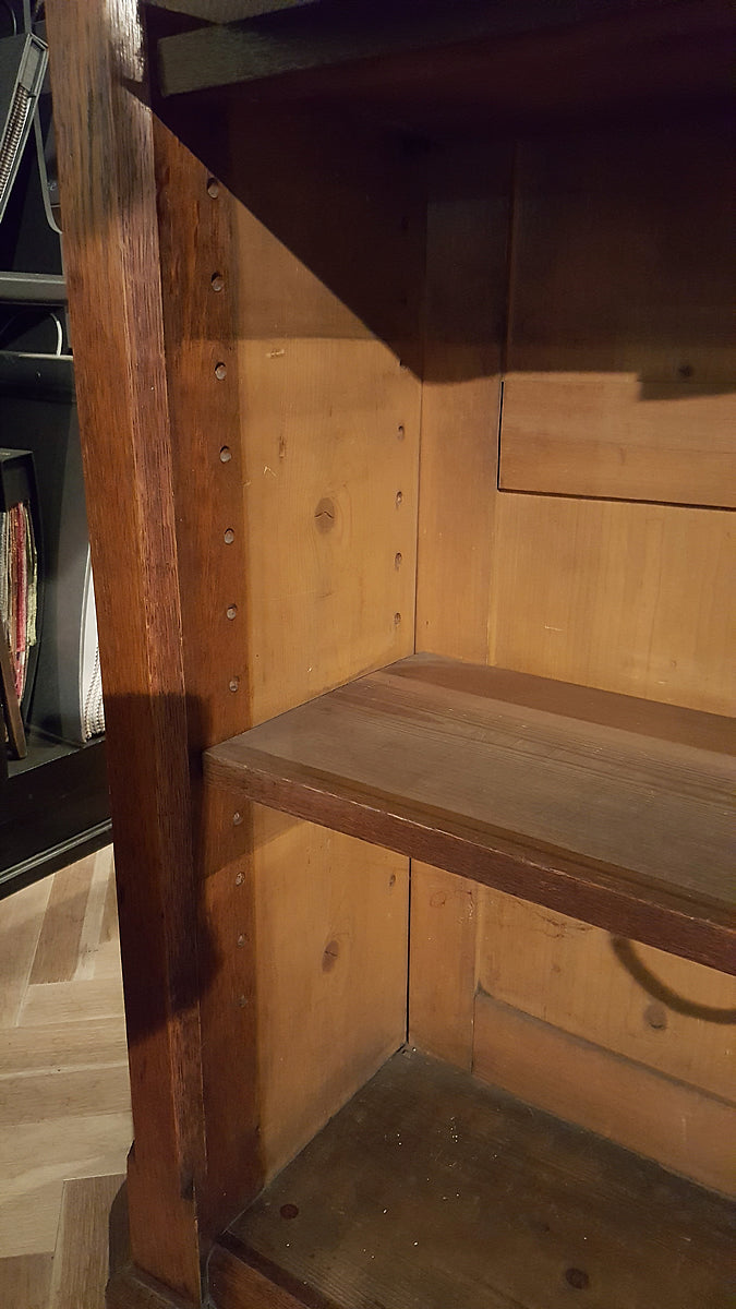 Antiker Bücherschrank, beide seite