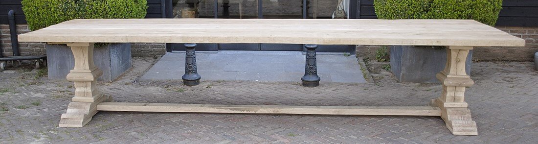 Esstisch nach Klosterstil – Tischplatte aus Eiche – G004