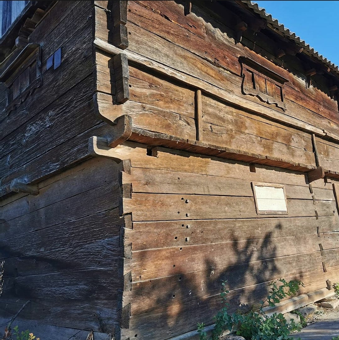 Nachhaltige Möbel aus altem Eichenholz