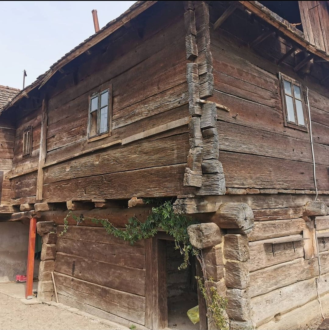 Nachhaltige Möbel aus altem Eichenholz