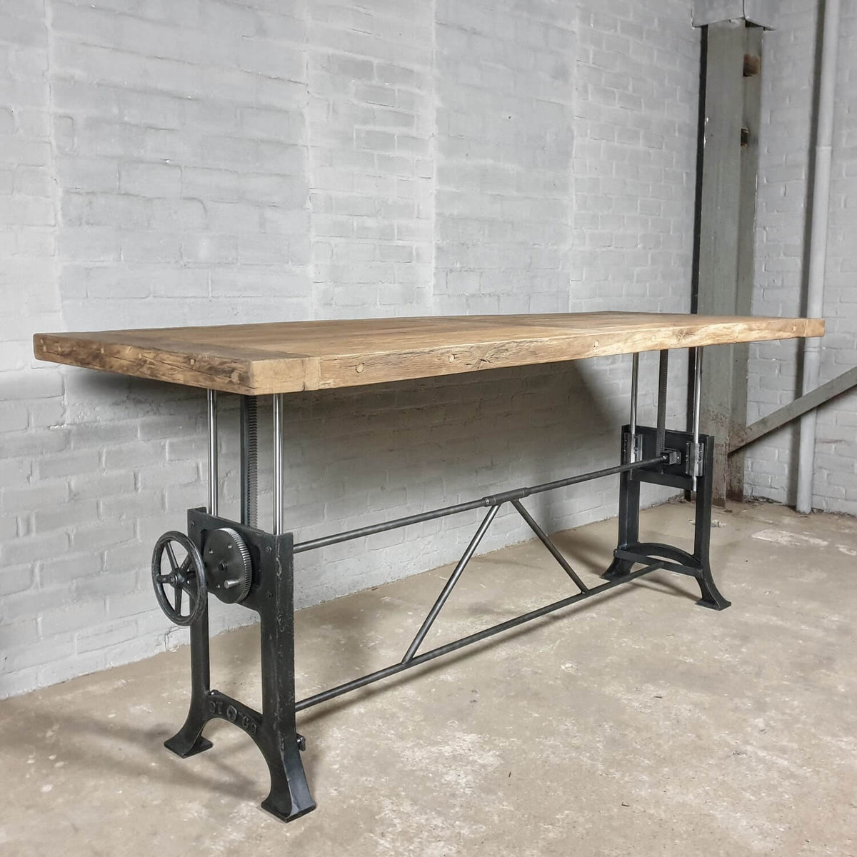 Höhenverstellbare Industrie Design Tisch – Alter Eiche – IND736