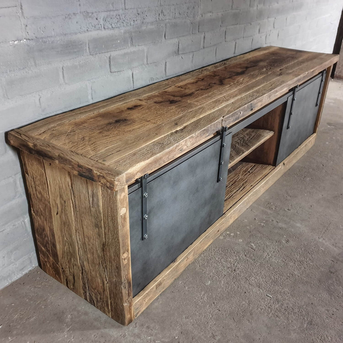 Industriedesign TV-schrank mit altholz Eiche mit Stahltüren – D005