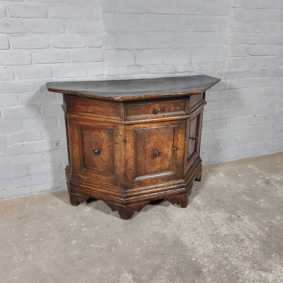 Antike italienische Anrichte ‘Credenza’ aus Kastanienholz – 17. Jahrhundert