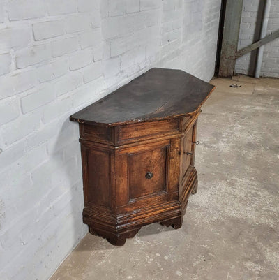 Antike italienische Anrichte ‘Credenza’ aus Kastanienholz – 17. Jahrhundert