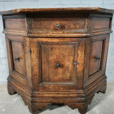 Antike italienische Anrichte ‘Credenza’ aus Kastanienholz – 17. Jahrhundert
