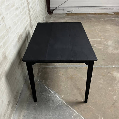 Kleiner schwarzer Esstisch aus heimischem Hartholz – Shou Sugi Ban – C003