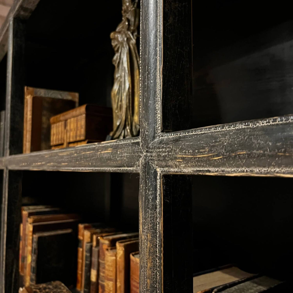 Alter chinesischer Wandschrank aus schwarzem Ulmenholz – D011