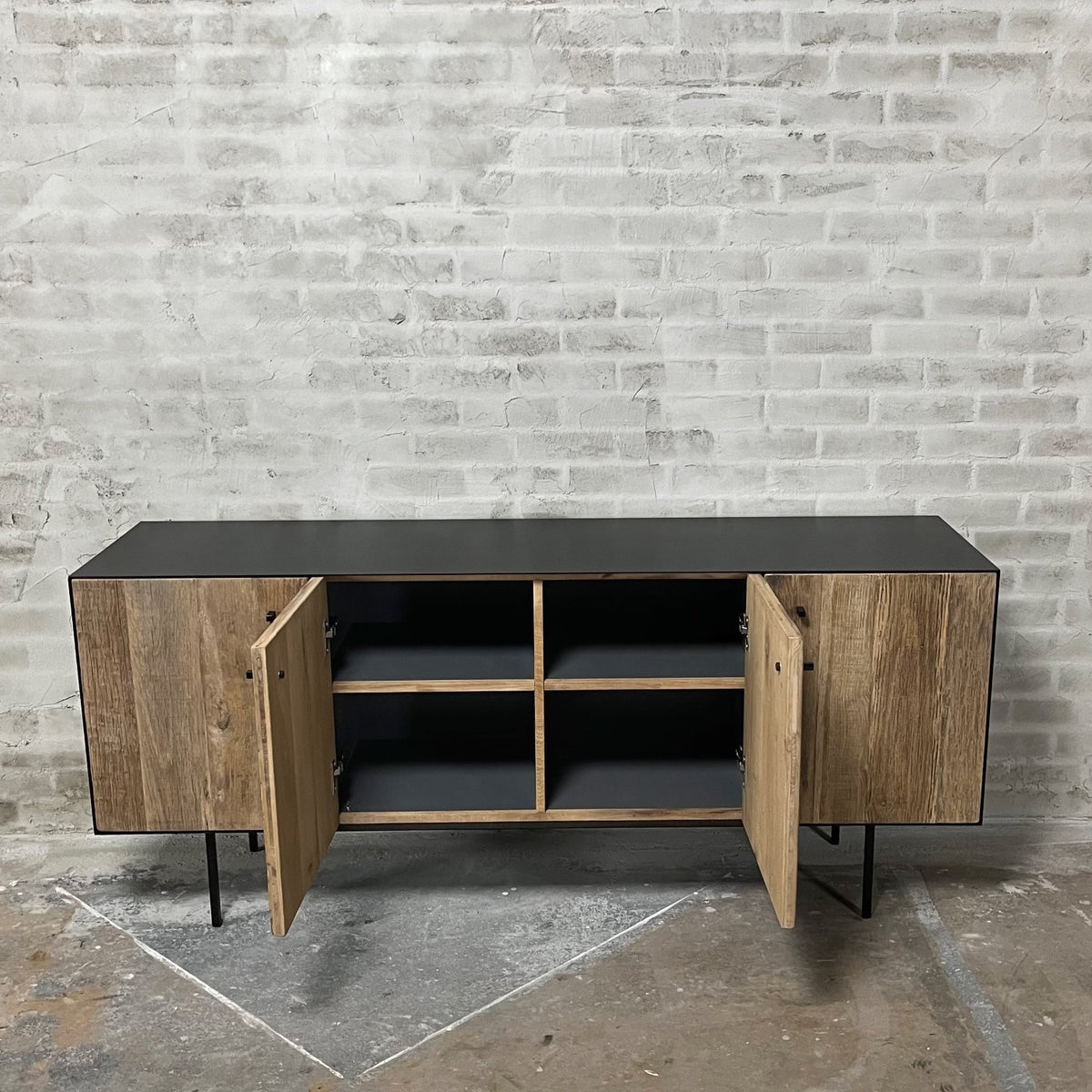 TV-Schrank – Moderner Sideboard – Altholz Eiche und Stahl – D013