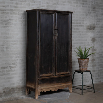 Alter chinesischer Schrank schwarz – Ulmenholz | 2-türig – D024