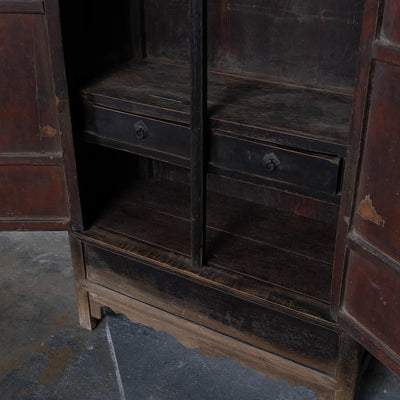 Alter chinesischer Schrank schwarz – Ulmenholz | 2-türig – D024