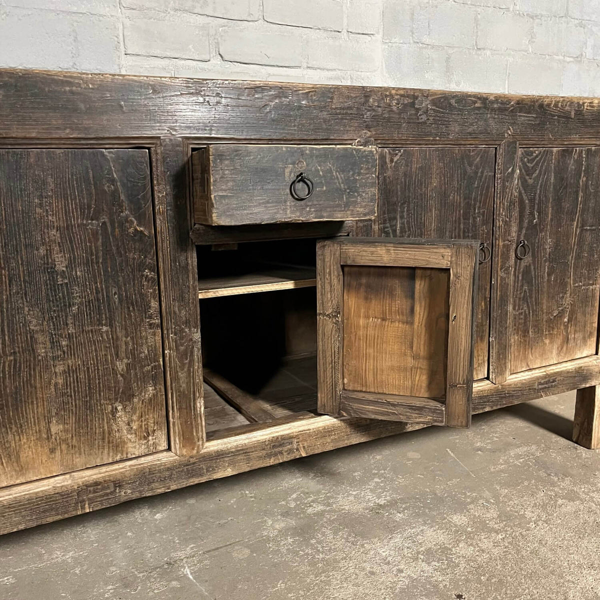 Rustikales chinesisches Sideboard – schwarzem Ulmenholz | 5 Türen D033