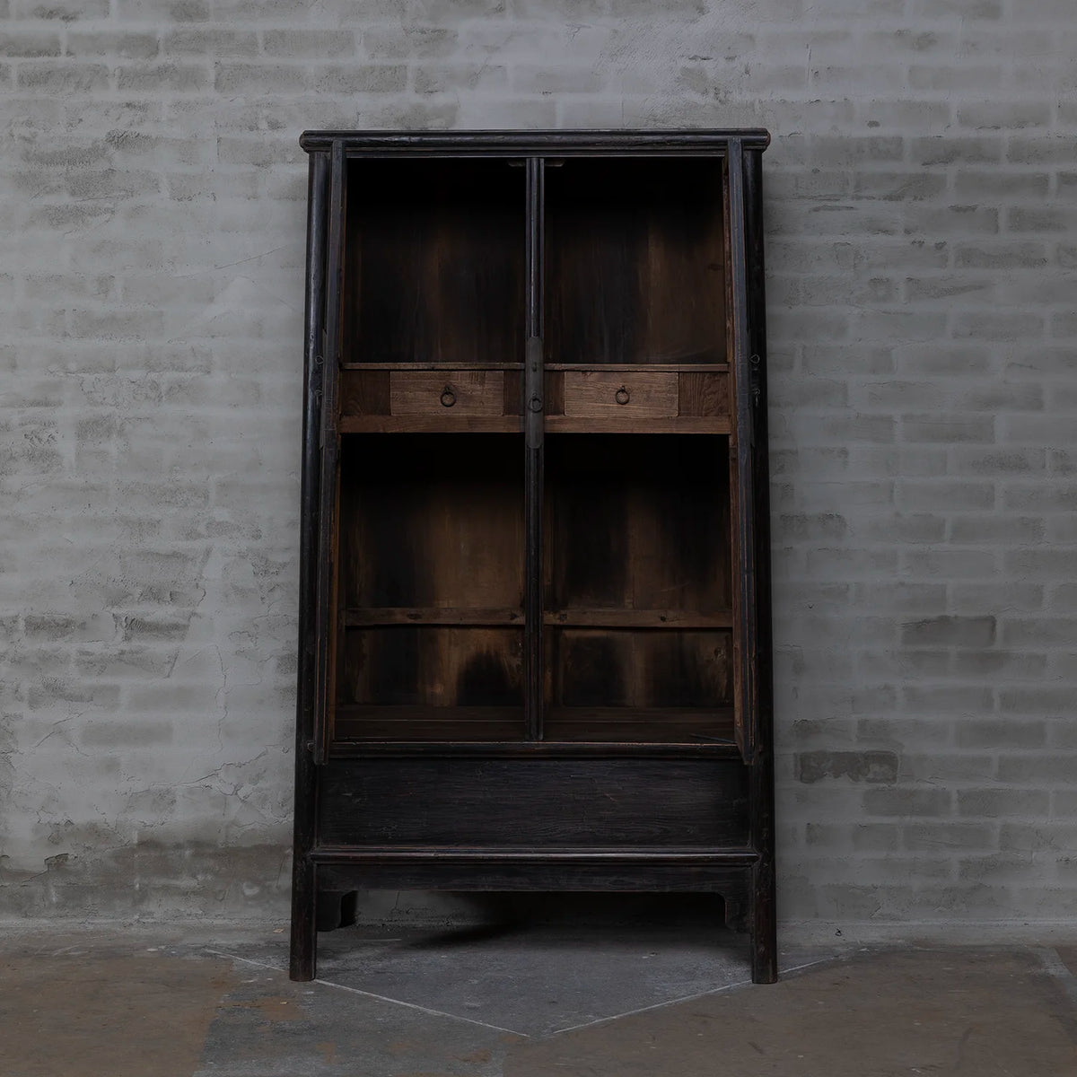 Alter chinesischer Schrank schwarz – Ulmenholz | 2-türig – D037