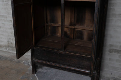 Alter chinesischer Schrank schwarz – Ulmenholz | 2-türig – D037