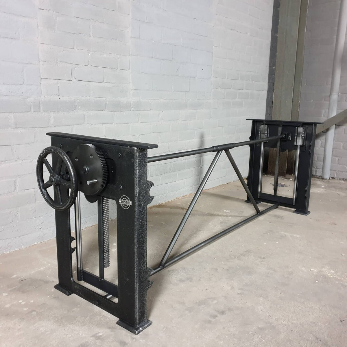 Industriedesign Tischgestell höhenverstellbar – DT02