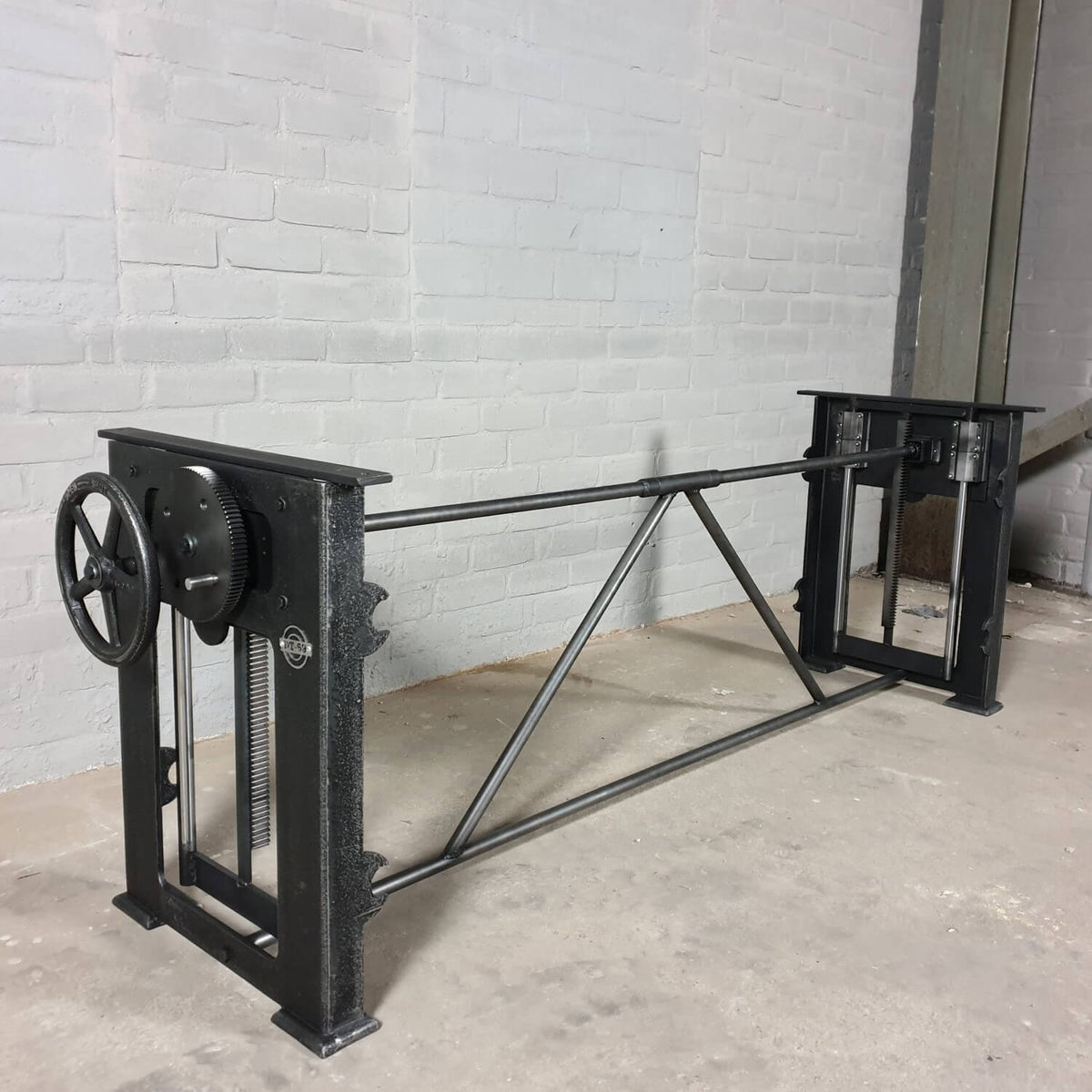 Industriedesign Tischgestell höhenverstellbar – DT02