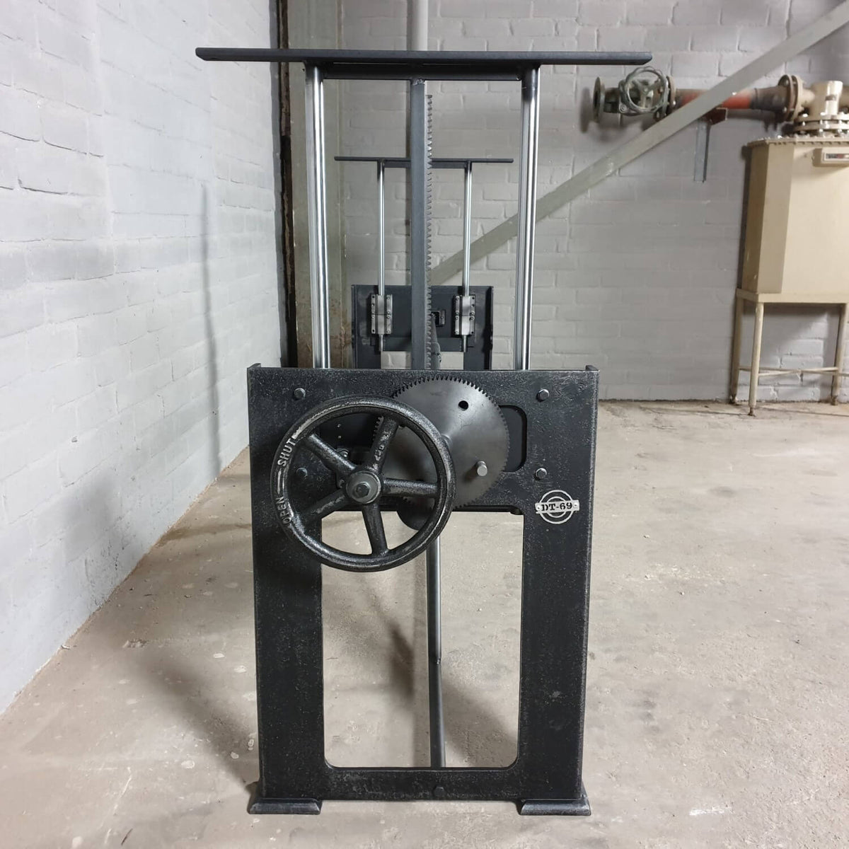 Industriedesign Tischgestell höhenverstellbar – DT02
