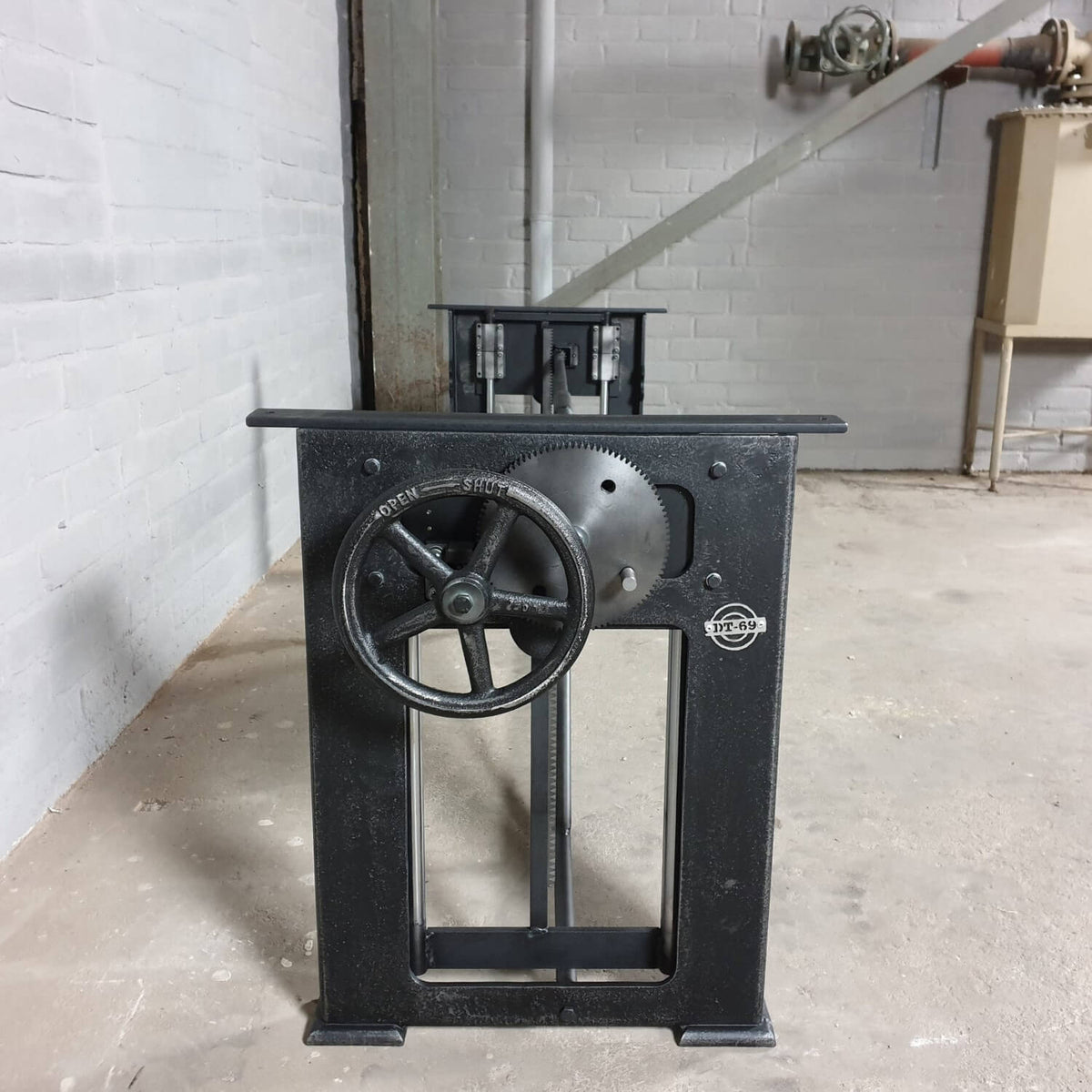 Industriedesign Tischgestell höhenverstellbar – DT02