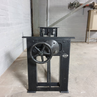 Industriedesign Tischgestell höhenverstellbar – DT02
