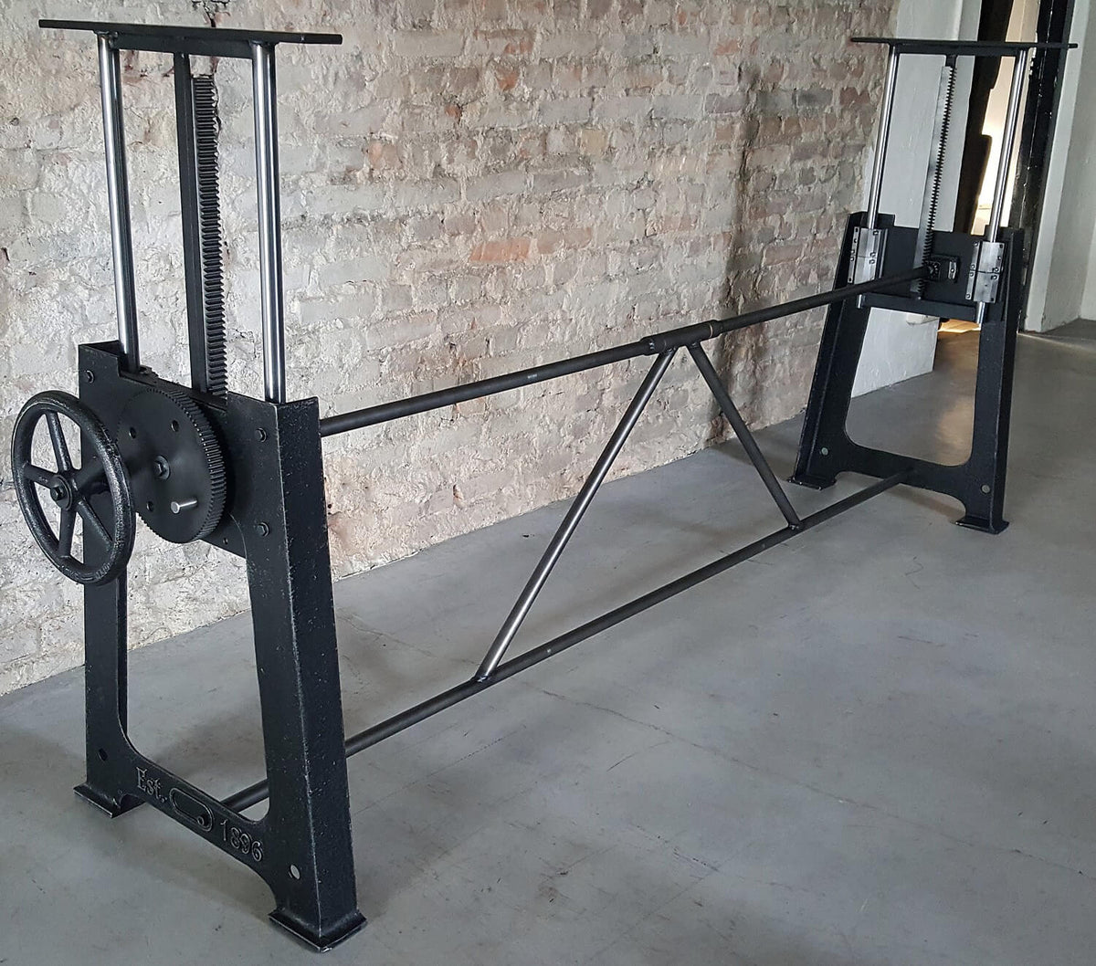 Industriedesign Tischgestell höhenverstellbar – DT13