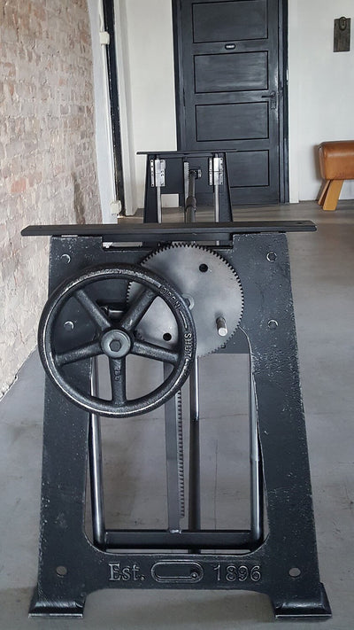 Industriedesign Tischgestell höhenverstellbar – DT13